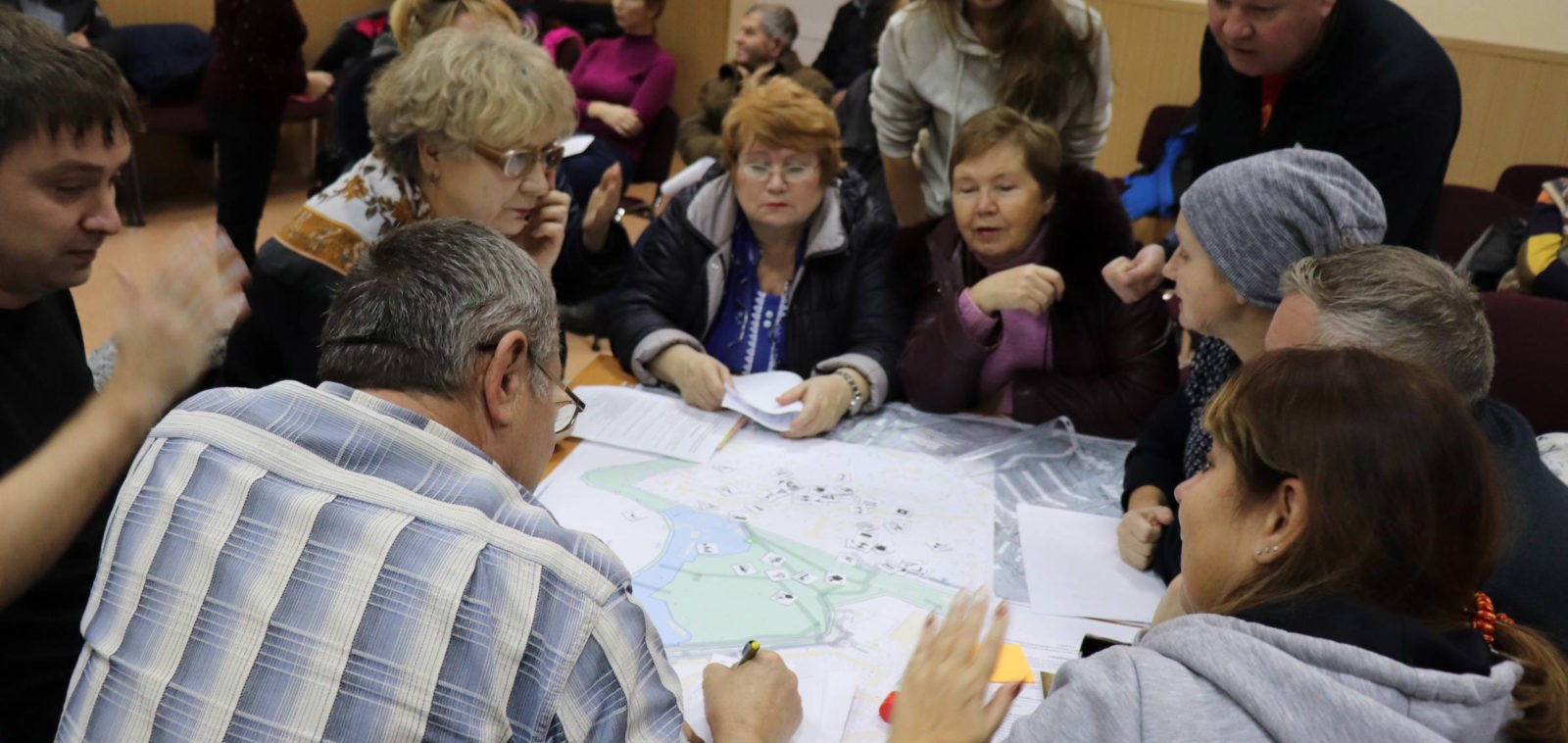 Жители Севастополя обсудили, как обустроить парковую зону в районе бухты Матюшенко